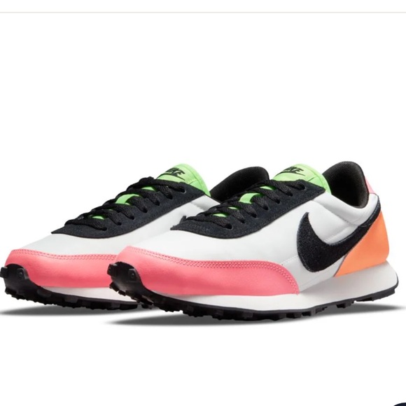 nike white sunset pulse